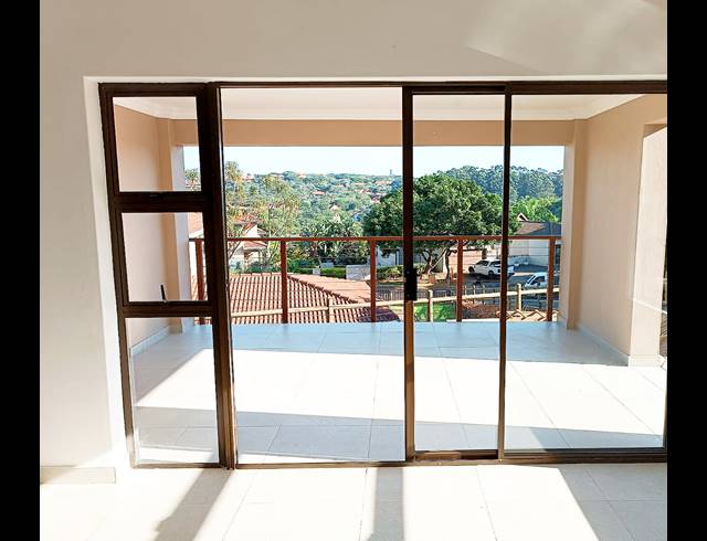 4 BEDROOM FREEHOLD TO LET IN BALLITO CENTRAL